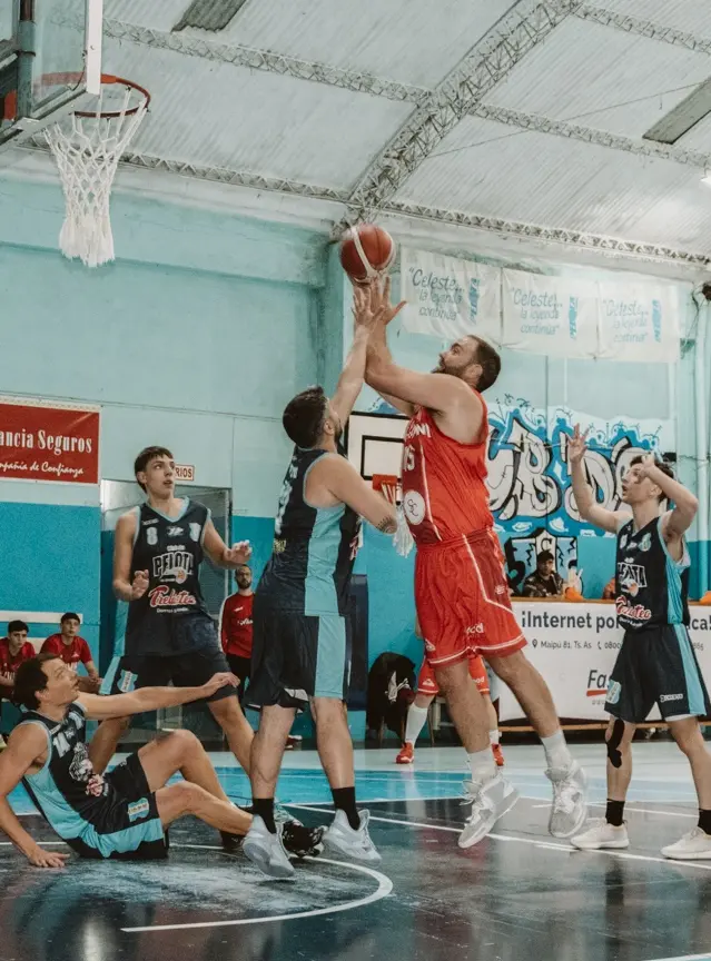 Triunfos de Alumni, Quilmes y Huracán