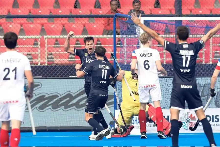 Con un agónico gol, Los Leones empataron con Francia y clasificaron a la siguiente fase