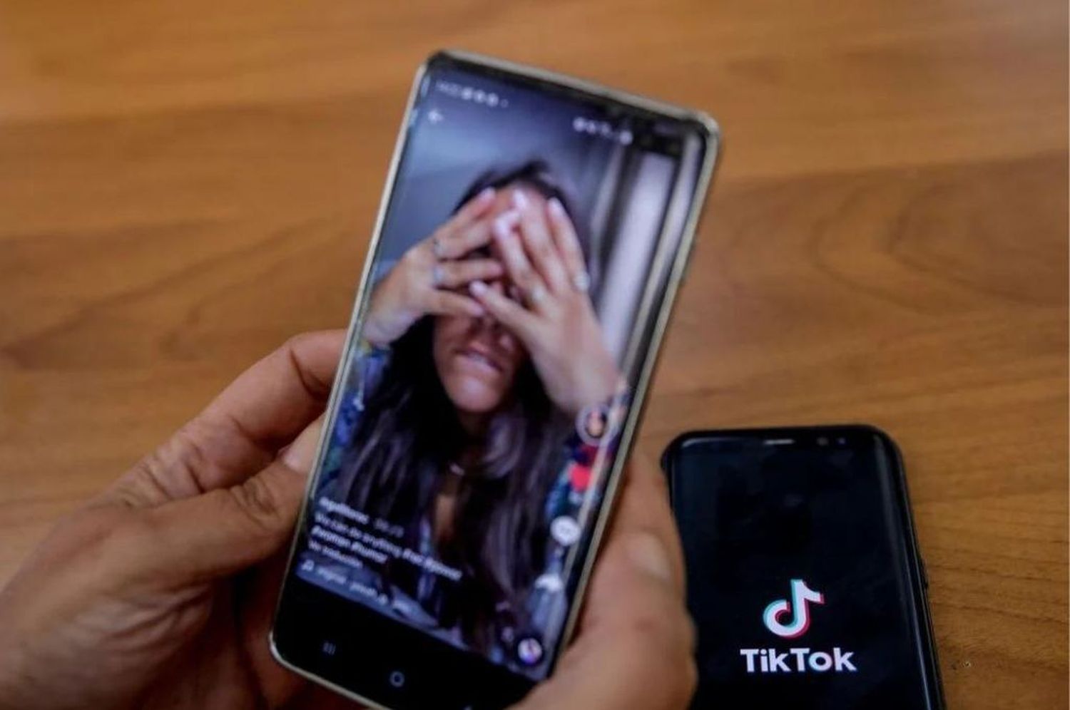 Otro peligroso reto de TikTok dejó una adolescente intoxicada con pastillas en Córdoba: está internada