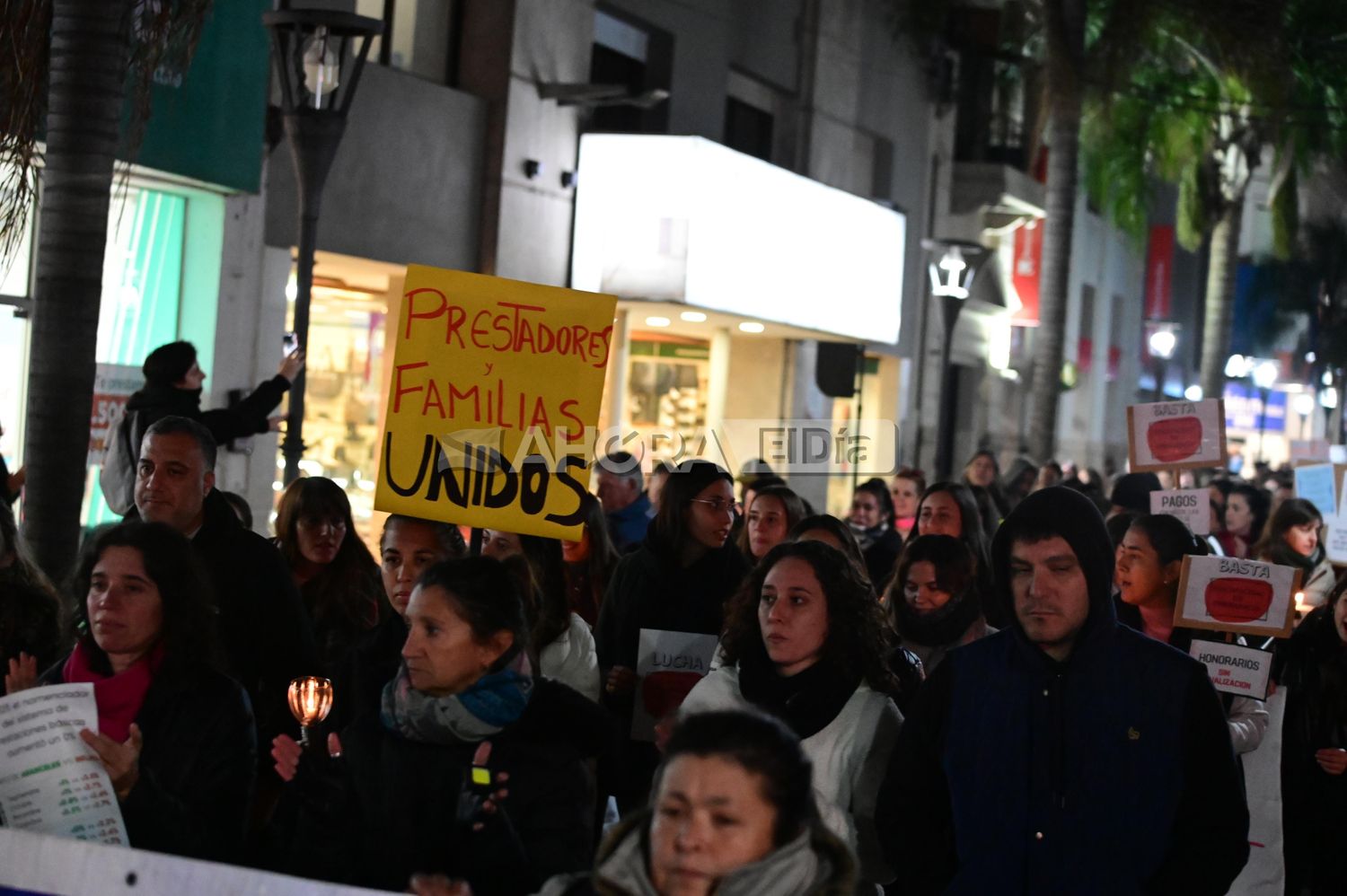 Profesionales de la salud y vecinos se movilizaron en defensa de los derechos de las personas con discapacidad