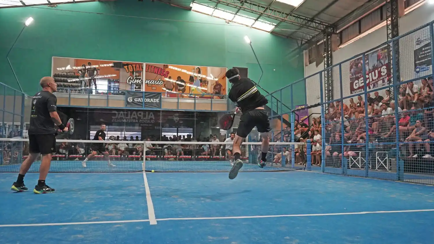 La Copa Necochea de Pádel 2026, finalizó con los bahienses Caspanello y Schmidt como los campeones