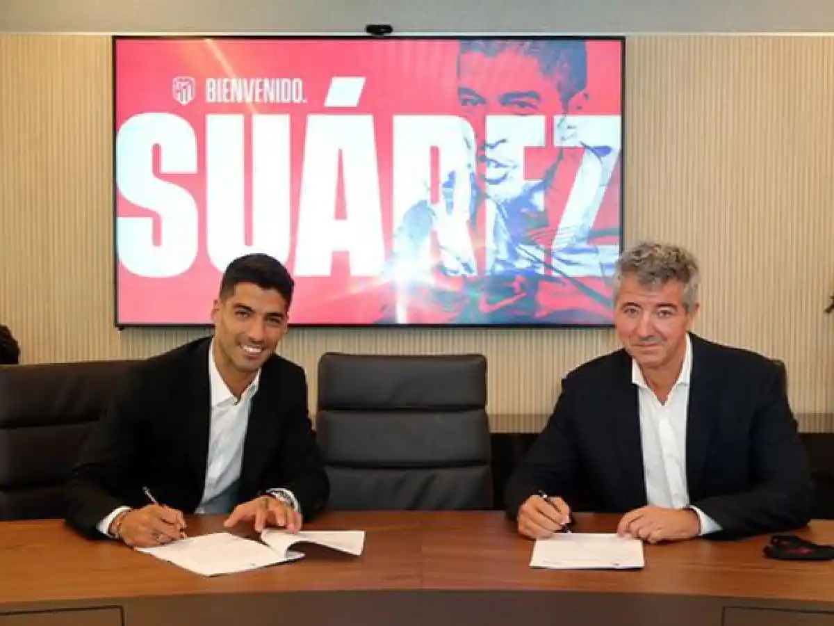 Atlético de Madrid le dio la bienvenida oficial a Luis Suárez