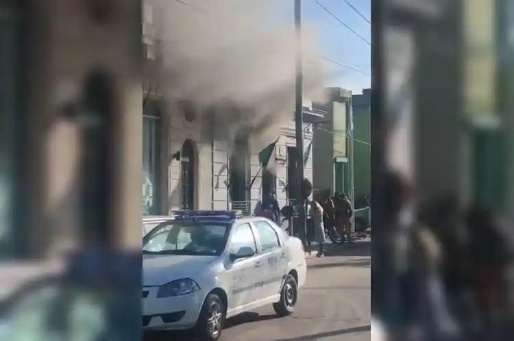 Incendio intencional en Comisaría de Ensenada: Fue en la zona de guardia y quedó fuera de servicio