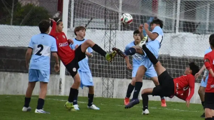 La Sub 13 de Tandil resistió lo necesario para clasificarse.