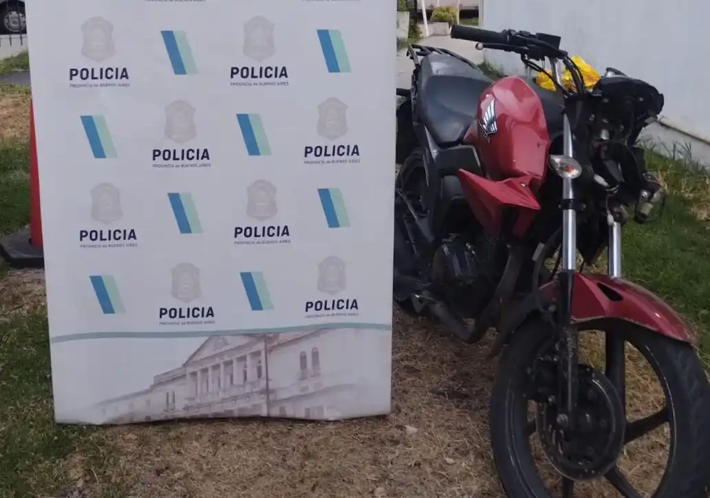 La moto en la que huía el joven era robada.