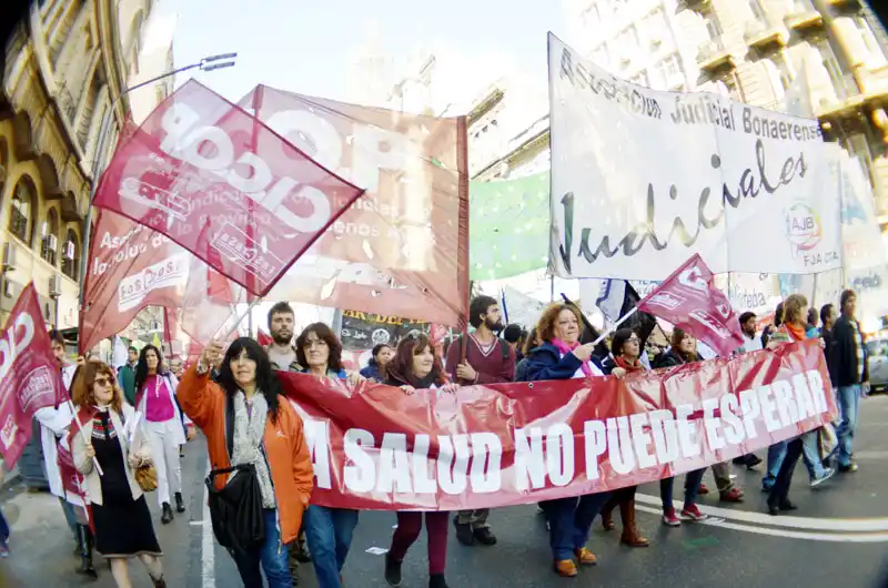 Médicos y judiciales bonaerenses van al paro