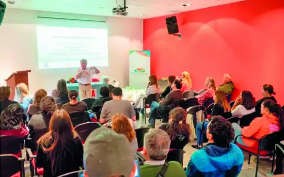 Mucho público. Asistió al encuentro sobre cómo hacer una huerta agroecológica