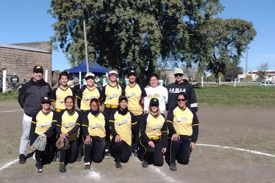 En el diamante de CAS Colonia Avellaneda softbol, se presentó este equipo femenino de La Olla de Gualeguay obteniendo muy buenos resultados y exhibiendo por momentos un gran juego.