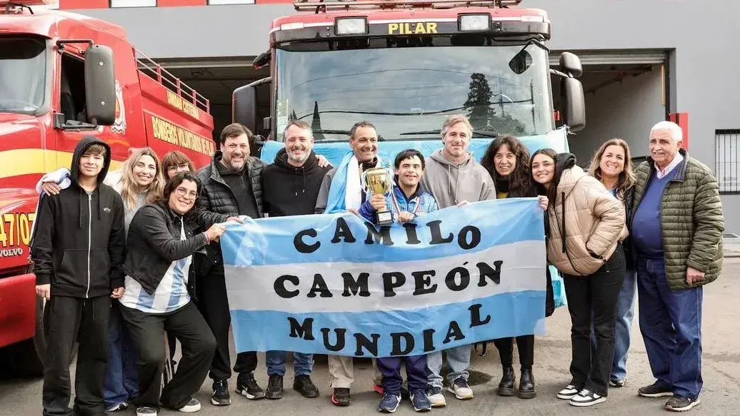 Emotivo recibimiento para Camilo en su regreso a Pilar.
