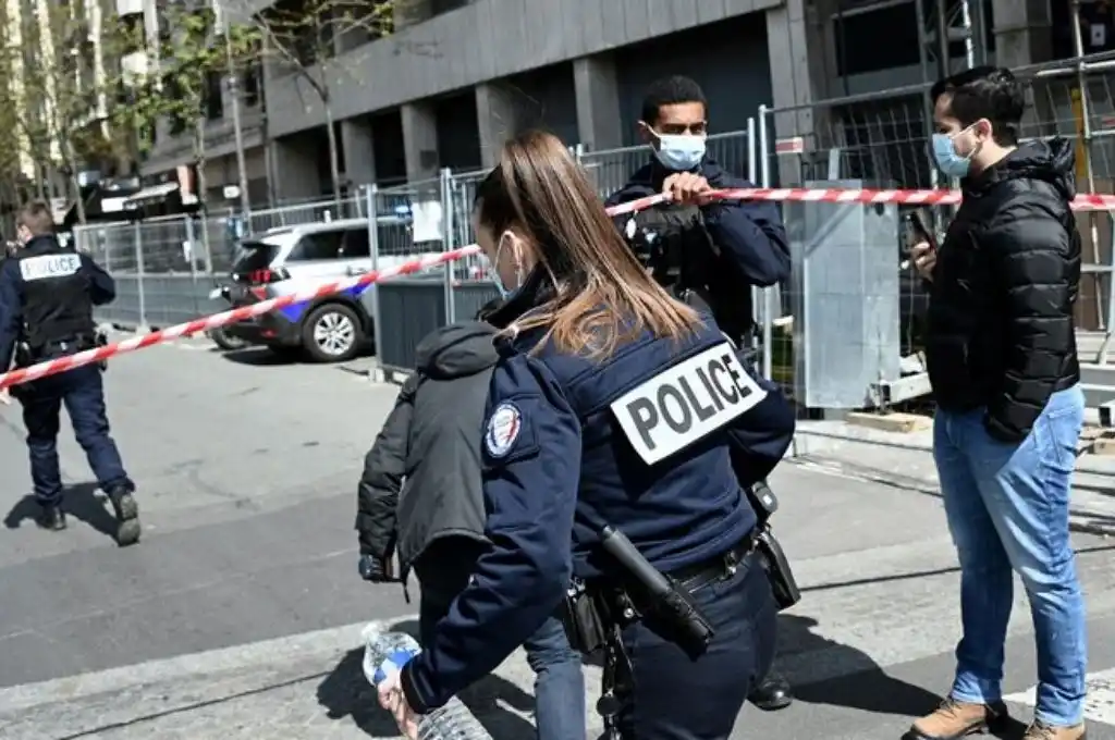 Tiroteo afuera de un hospital en París: hay un muerto y un herido