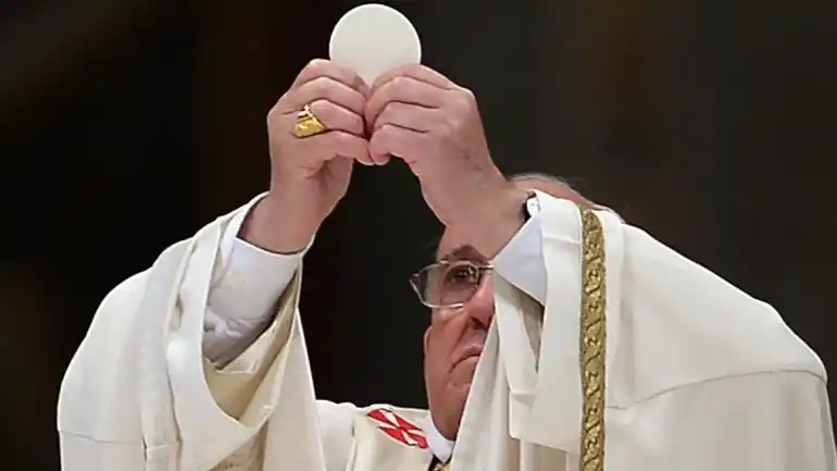 El Papa llamó a una santafesina divorciada para decirle que puede tomar la comunión