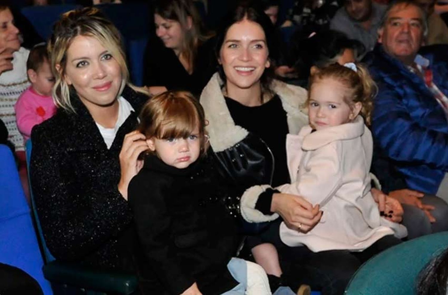 La salida de Wanda Nara con sus hijas que terminó en escándalo y llanto: el descargo en Twitter