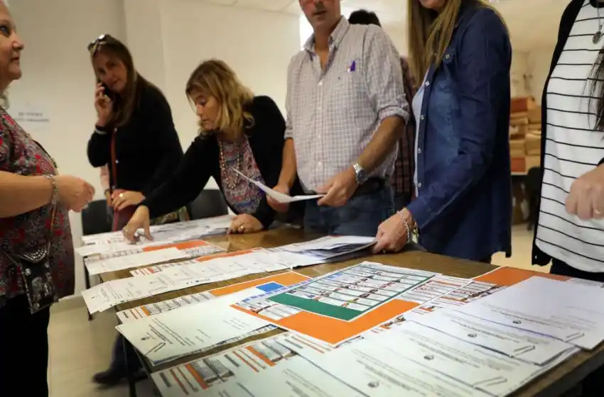 Exhibieron los modelos de boletas únicas que se usarán para las PASO