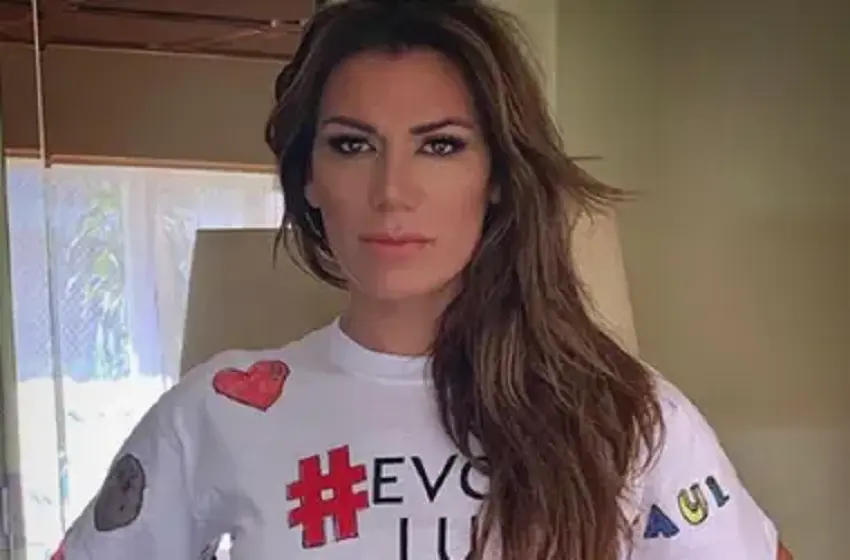 Fuertes críticas a Flor de la V por compartir un video de famosos que no hablaron públicamente de su sexualidad