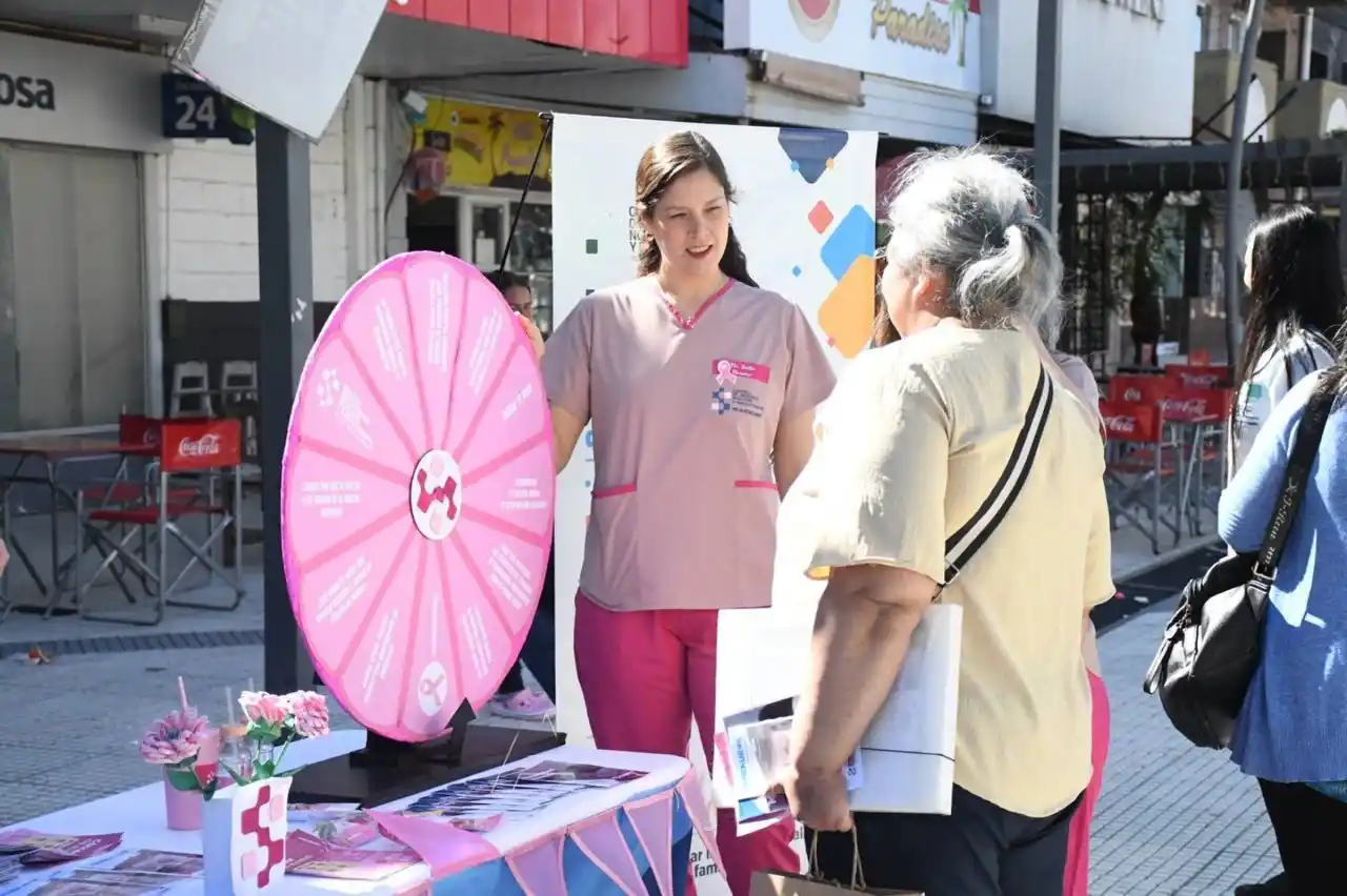 El Centro de Medicina Nuclear y Radioterapia sensibiliza sobre el cáncer de mama