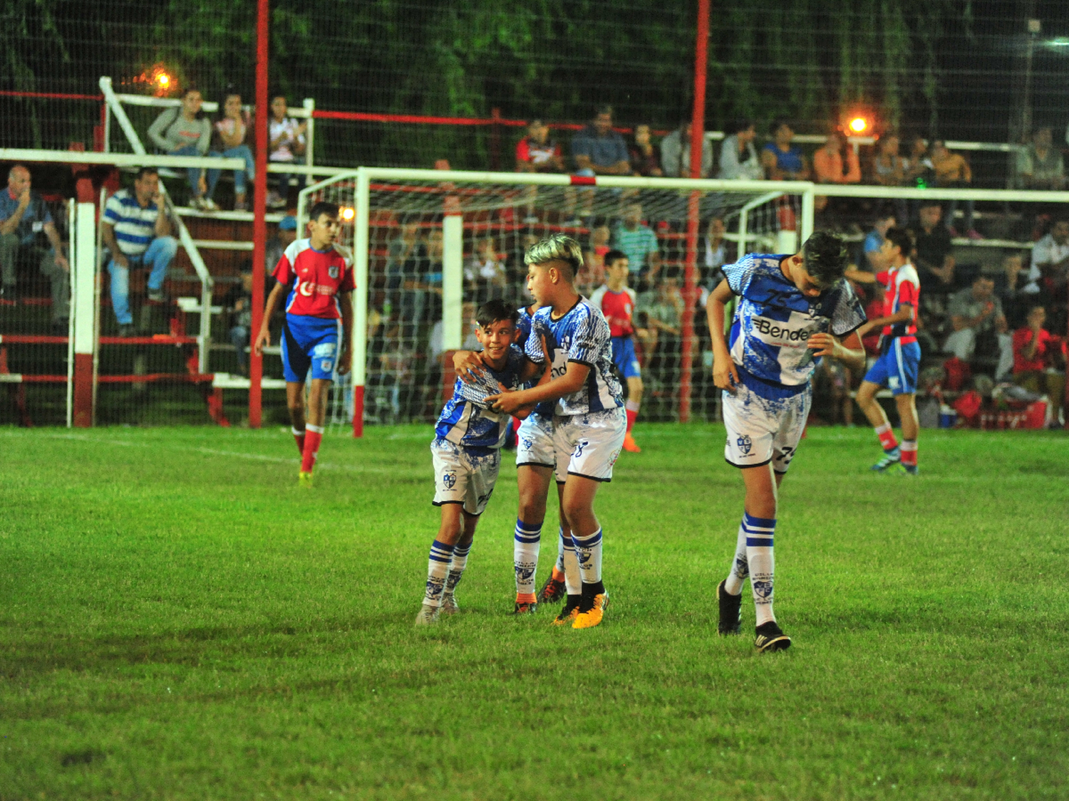 Villa Bonich arrancó goleando