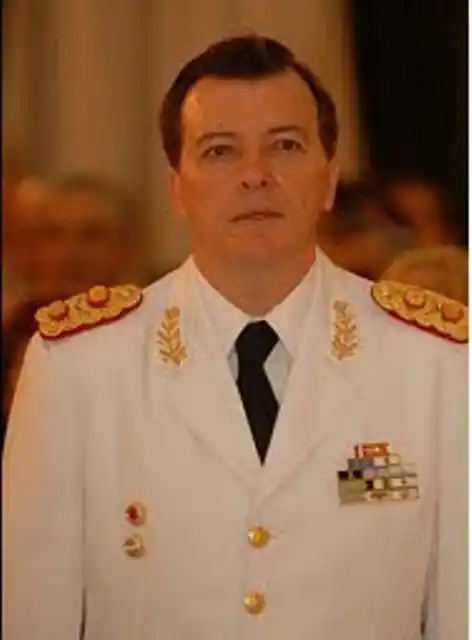 El nuevo jefe del Ejército dijo que pretende una fuerza que "acompañe al proyecto nacional"