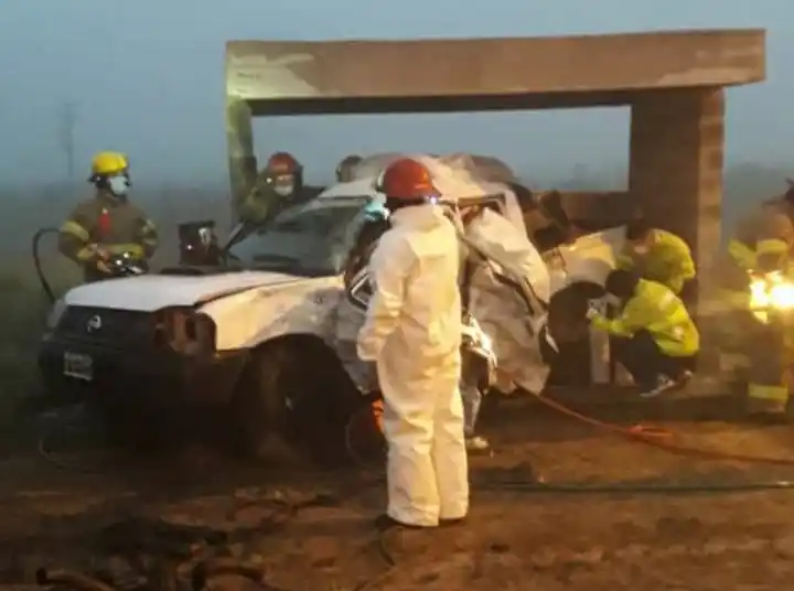 Tres personas trasladadas al Hospital Santamarina por un fuerte choque en la Ruta 226