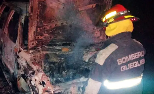 La camioneta incendiada fue denunciada como sustraída