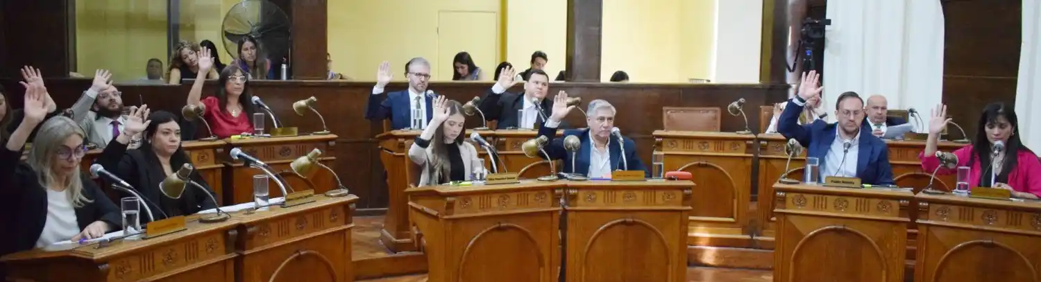 Aprobado por ordenanzas: la regulación de guardavidas y lotes IAPV para 18 familias