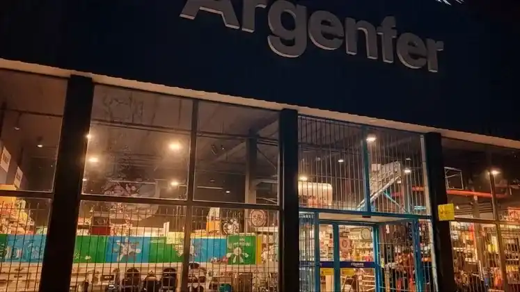 Argenfer reabre sus puertas a menos de un mes del incendio que destruyó su histórico local