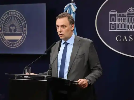 El Gobierno elimina por decreto la jornada no laborable del Día del Empleado Público