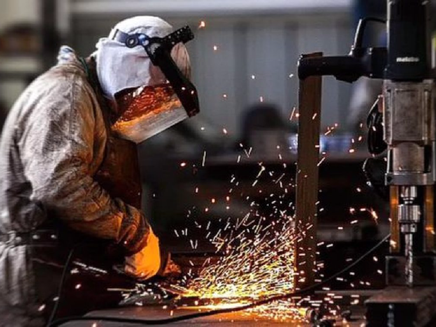 La producción industrial de las PyMEs cayó en julio en un 7,3%