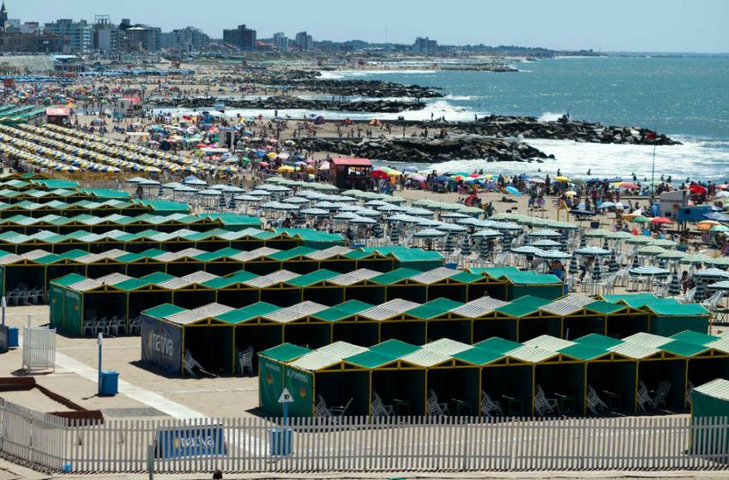 Cómo funcionan las piletas de los balnearios en las playas de Mar del Plata