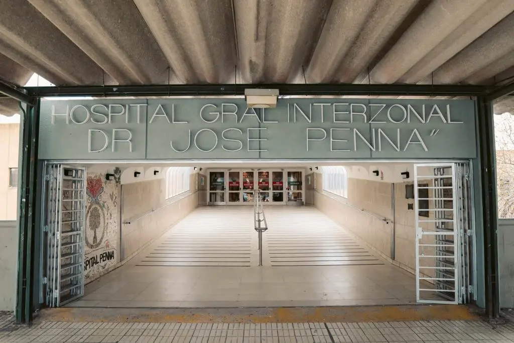 Bahía Blanca: un fuerte temporal provoco daños en el Hospital Penna y la atención es limitada