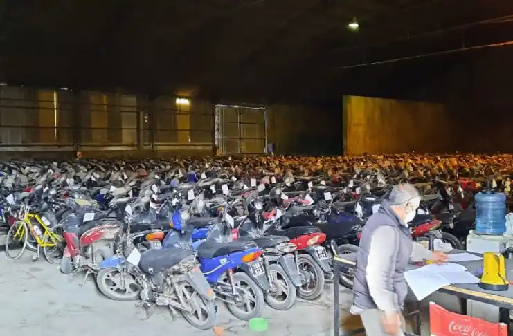 Motos secuestradas: venció el contrato del galpón y Paolini espera las fotomultas