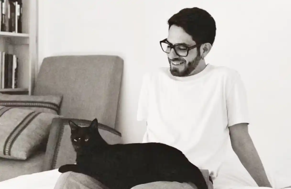 El escritor argentino Ezequiel Nacusse ganó el VI Concurso Anual de Poesía Lugar Común