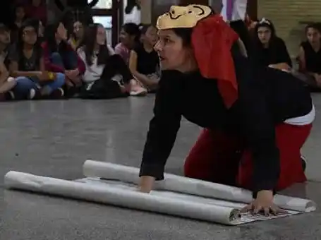 "Se trabajará la búsqueda interna y auto-observación de la propia máscara", contó Angelina Rivero, quien dictará la capacitación. Foto: Gentileza.