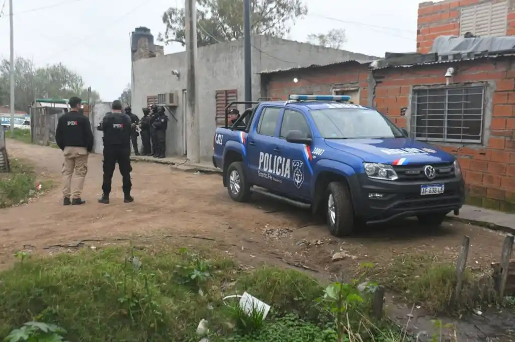 Allanamientos en barrio Varadero Sarsotti