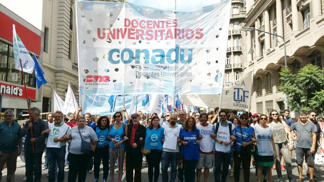 Los docentes universitarios rechazaron el 4% de aumento ofrecido por el Gobierno