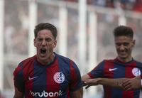 San Lorenzo volvió a ganar y mantiene viva su ilusión