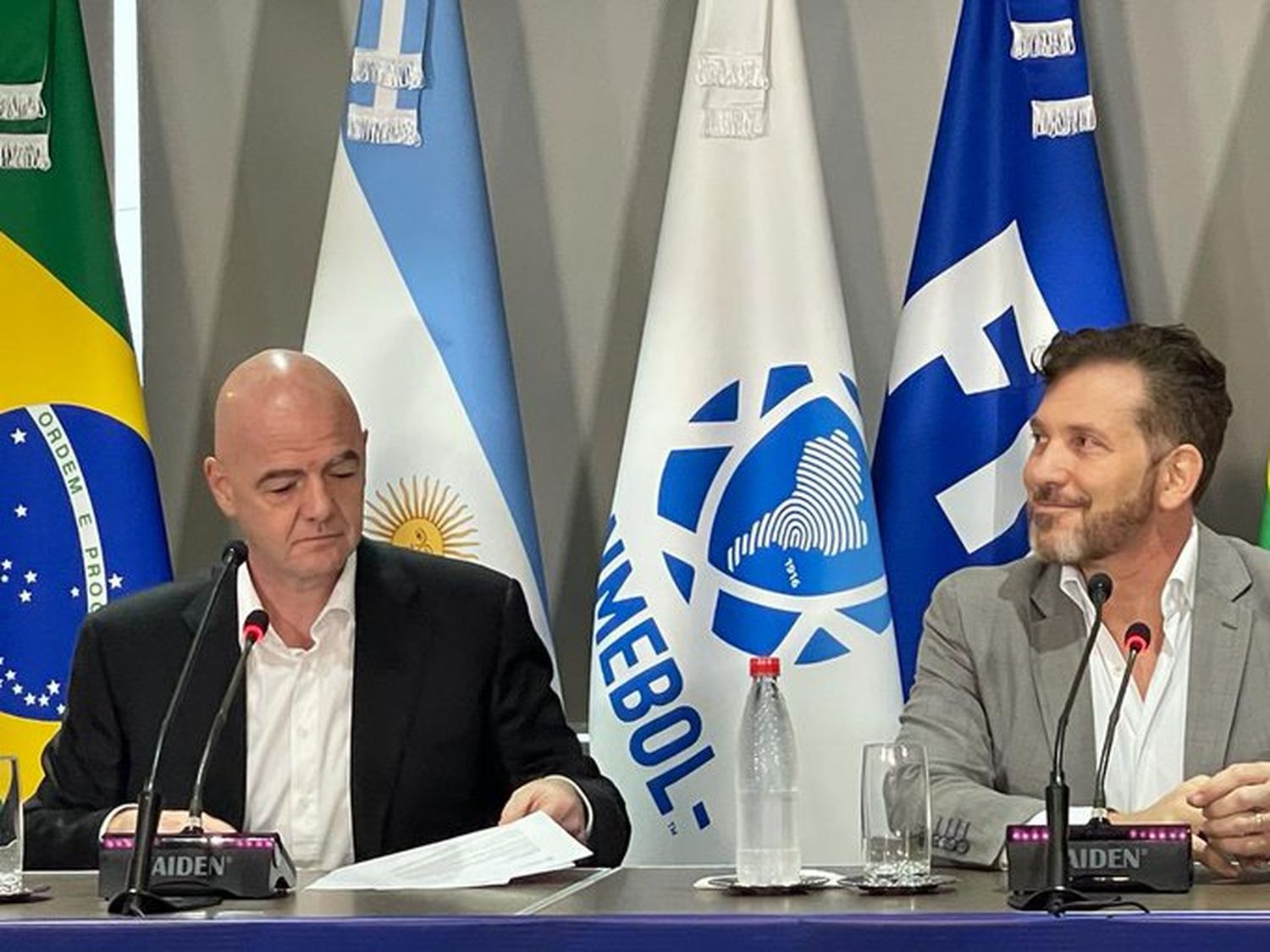 Infantino y Domínguez, ayer en Asunción.