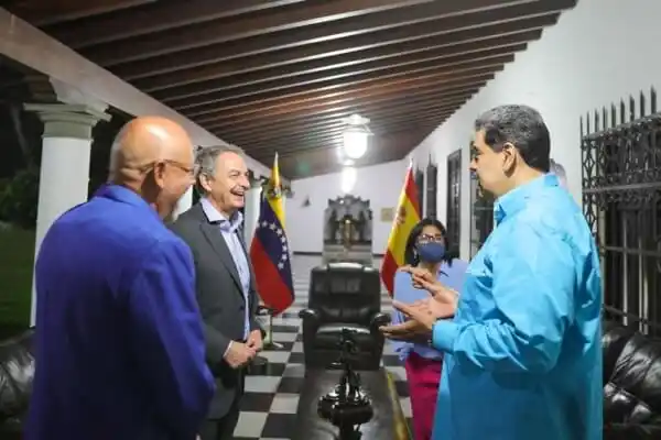 ¡RODRÍGUEZ ZAPATERO VUELVE a la carga! Visitó a Maduro para «apoyar » el diálogo