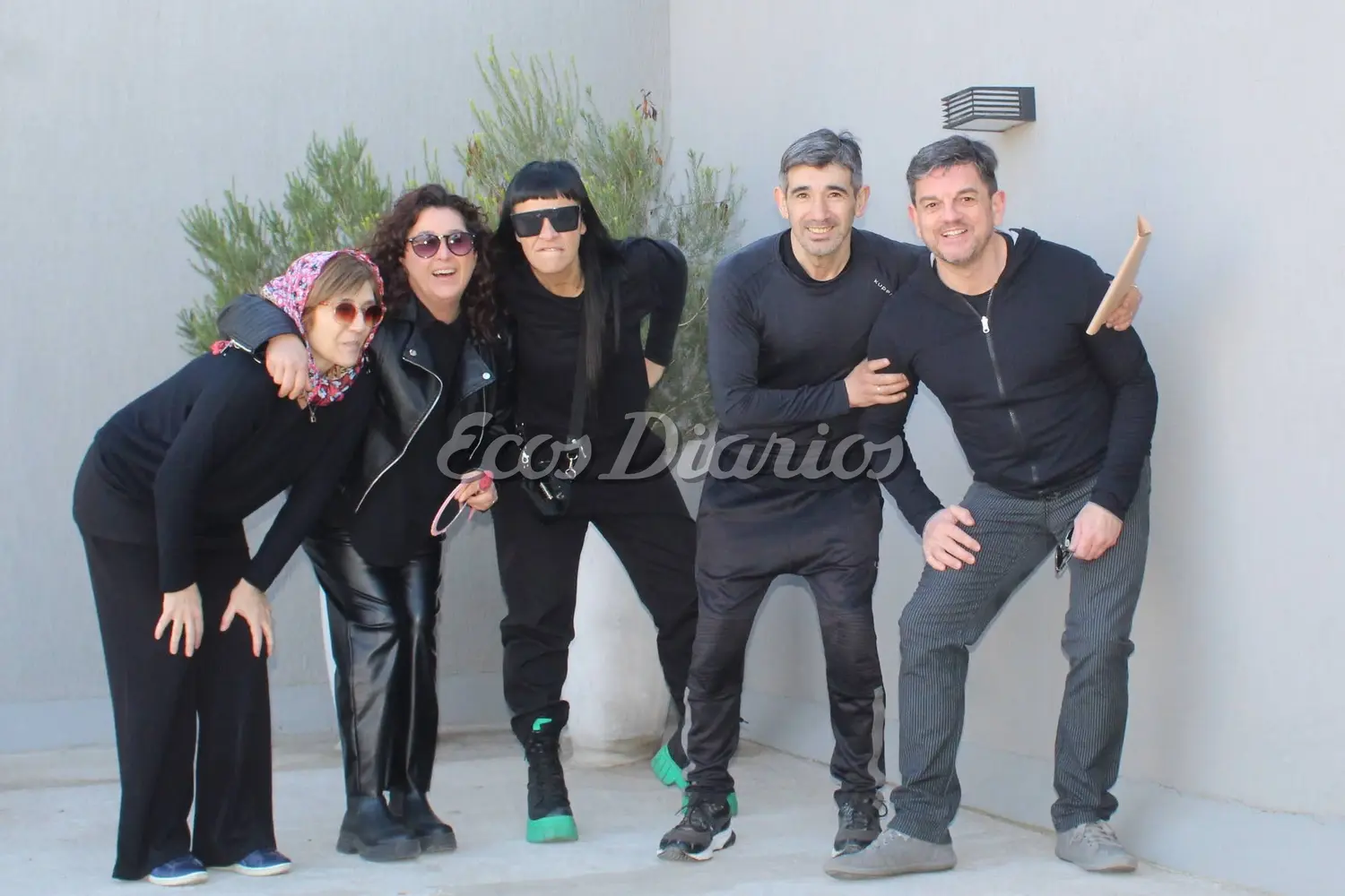 Elenco de “Compulsivos”. Nacho Fernández, Verónica Frechero, Karina Nicolás, Silvina Avendaño y Marcelo Bruno.