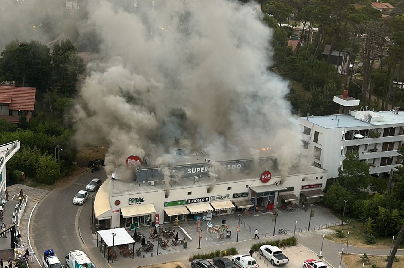 El fuego se habría sido ocasionado por un desperfecto en un ascensor.