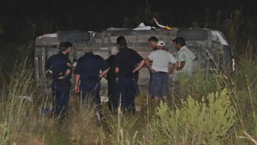 Una persona fallecida al volcar la camioneta en la que se conducía