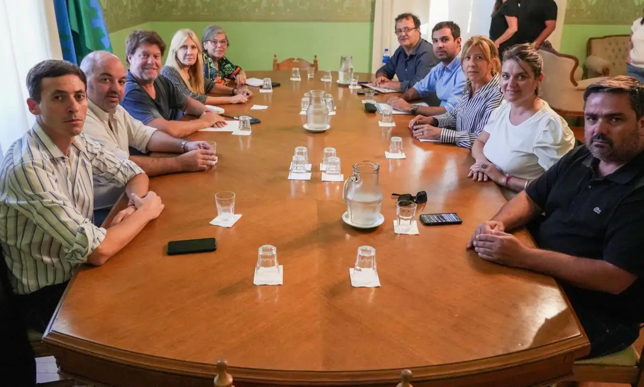 Dijeron que la intenciónd e Kicillof por quedar con Aerolíneas Argentinas "demuestra prioridades confusas y alejadas de las necesidades reales de la provincia".