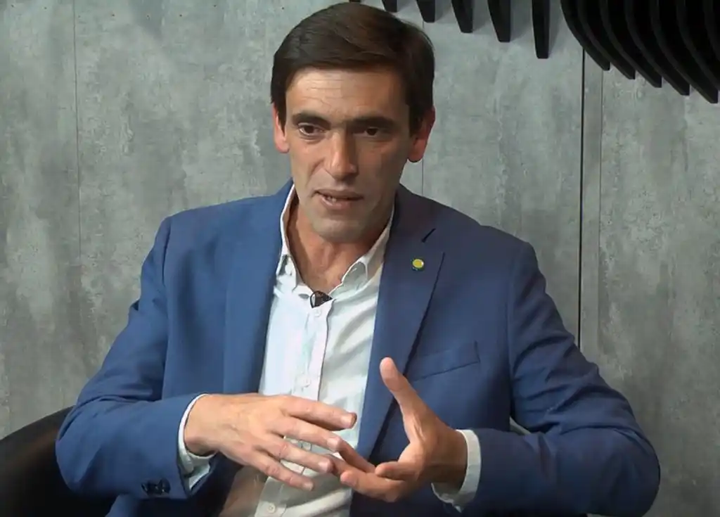 Para Iparraguirre, la gestión de Lunghi está anclada en el Siglo XX