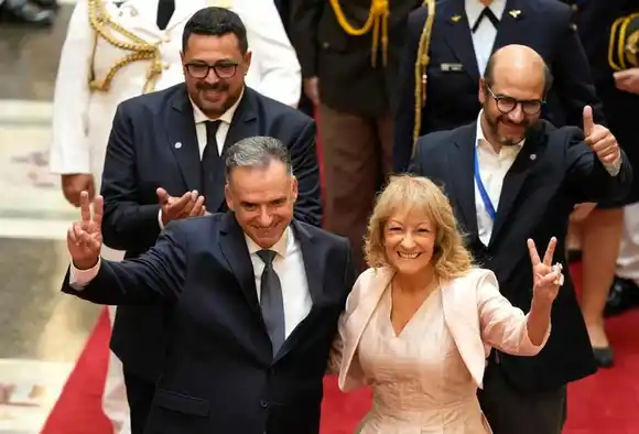 El dolor en Uruguay por la muerte del Papa, en la Iglesia y el Gobierno