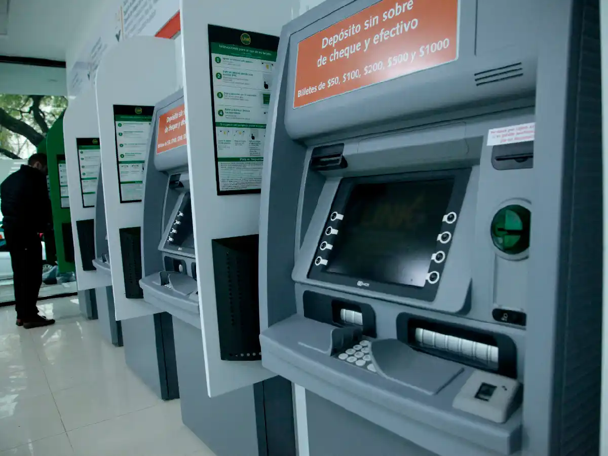 Pueblos sin bancos ni cajeros:  cómo viven “sin cash”             