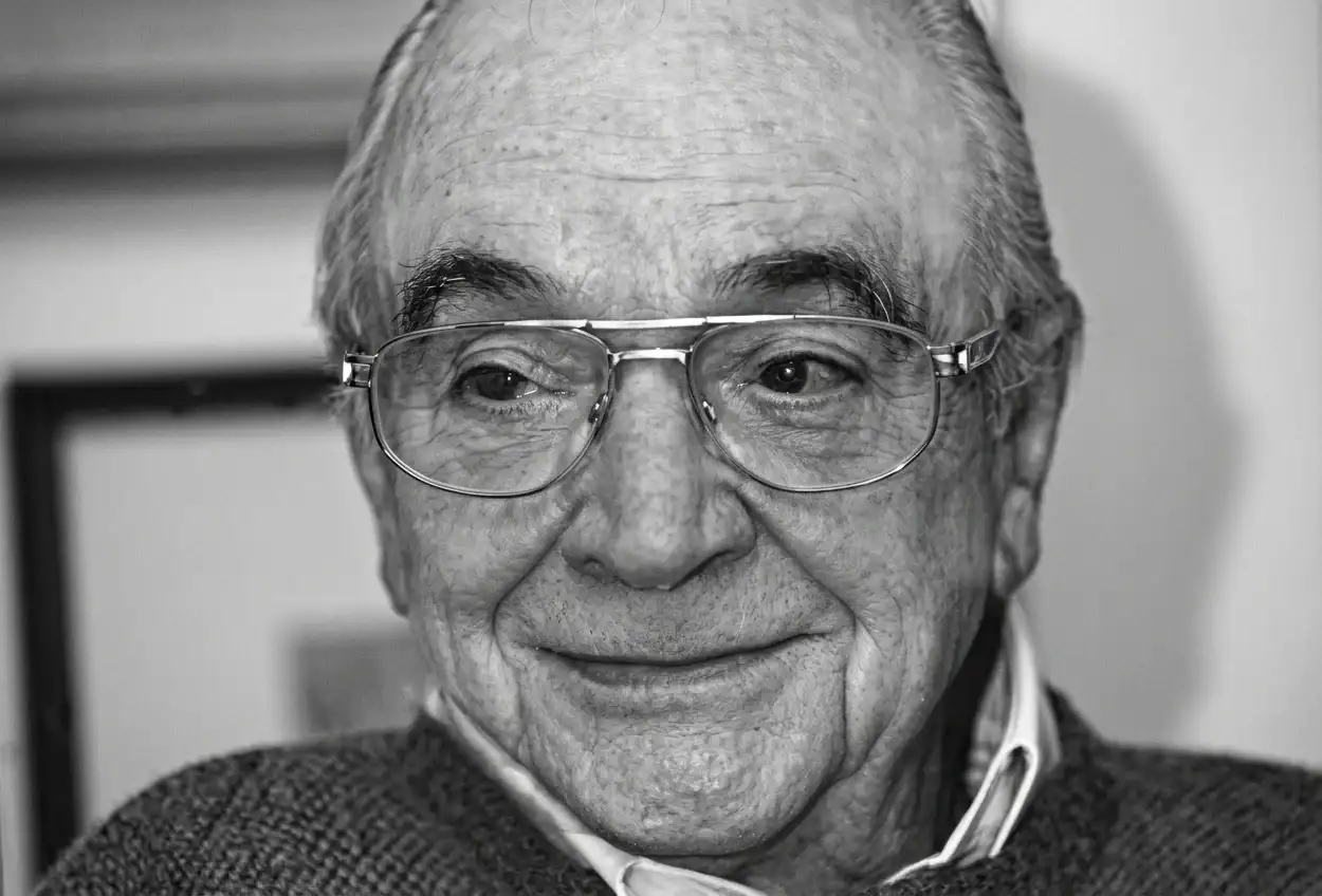 Luis María Sobrón
