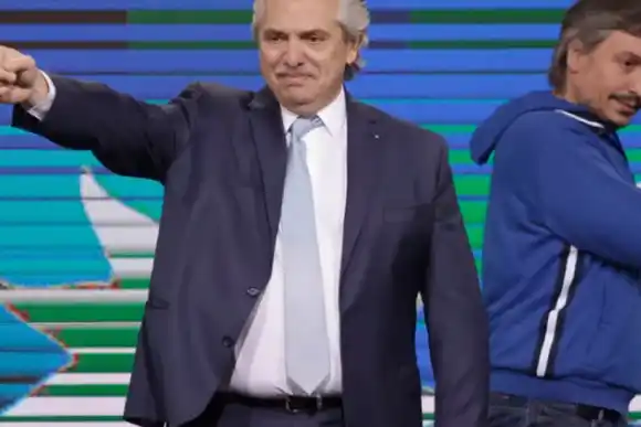 Un intendente peronista pidió la renuncia de Alberto Fernández y Máximo Kirchner como autoridades del PJ