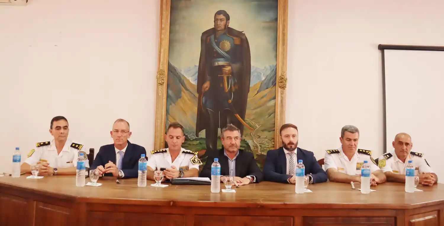 Roncaglia presentó las nuevas autoridades policiales y destacó un nuevo enfoque ministerial centrado en la seguridad y la justicia