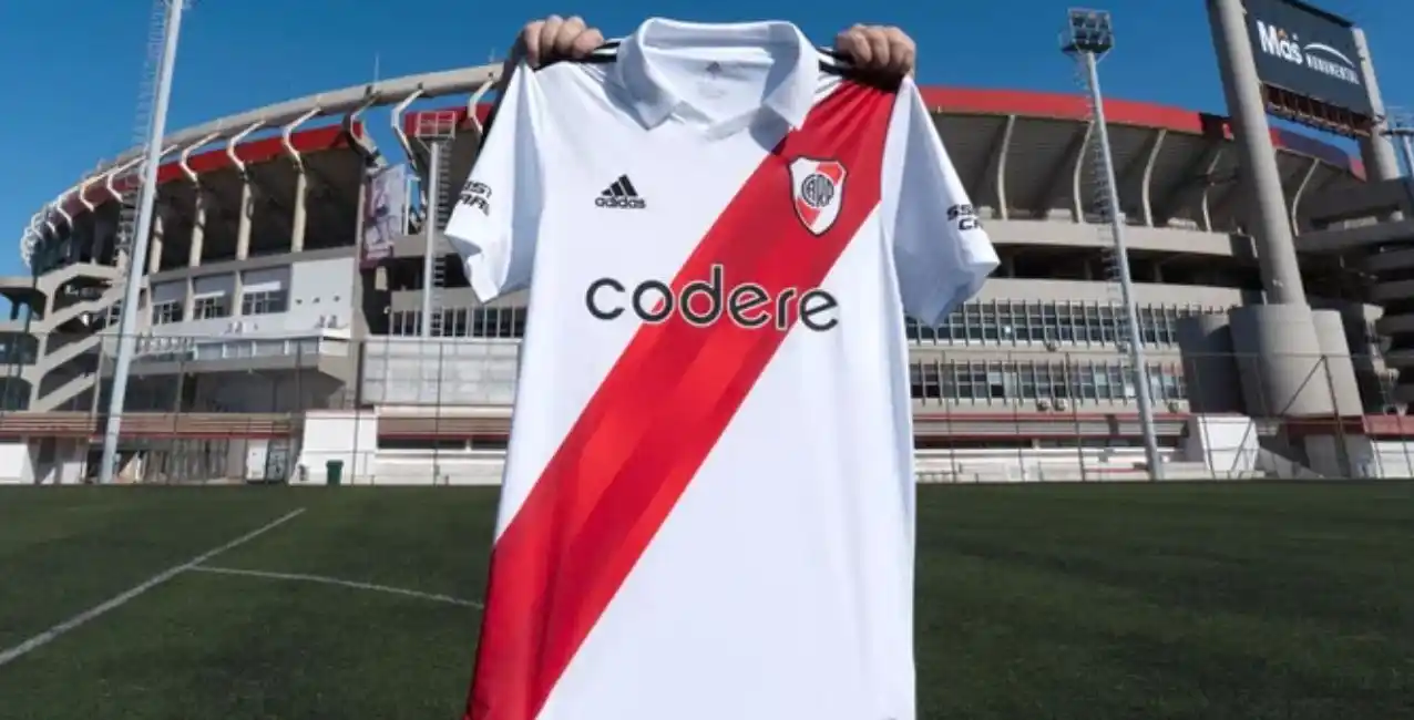 Conocé el nuevo modelo de la camiseta titular de River Plate inspirada en los 90