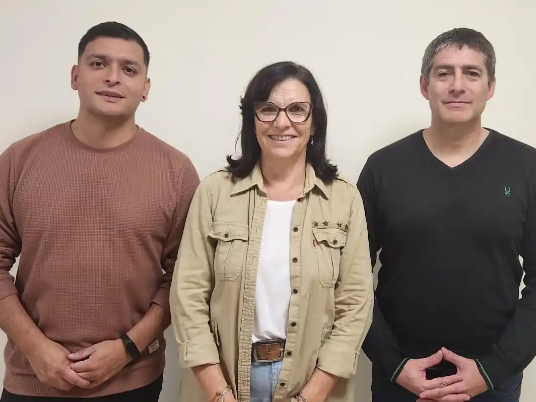 Silvia Buzzi, nueva delegada seccional, junto a Emanuel Mena (delegado adjunto primero) y Gustavo Zanchez (delegado Adjunto segundo). Foto: Gentileza.