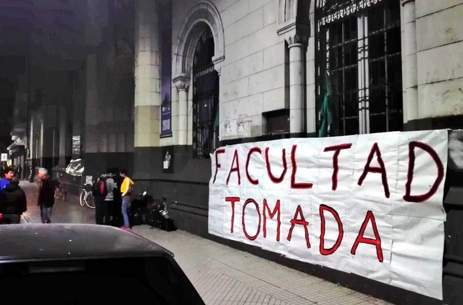 Desde la FUR anunciaron que las facultades de la UNR permanecerán tomadas de forma pacífica durante la noche